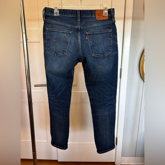 Levi’s button fly 501 jeans, size 25, medium wash, 99% cotton, 1% elastane. - Picture 2 of 13